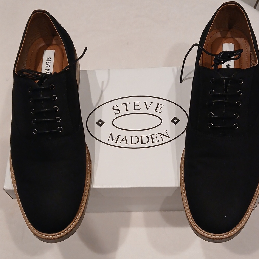Steve Madden Black Oxfords with Tan Sole Size 9.5